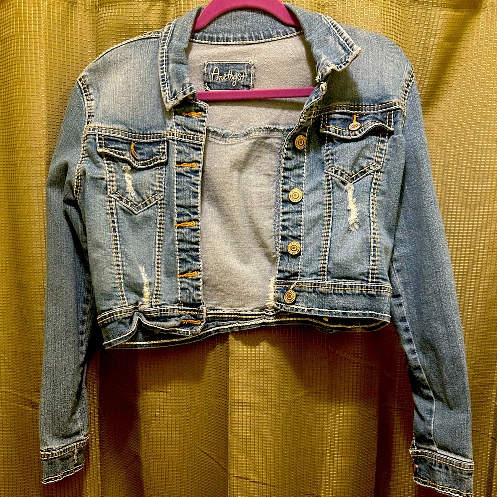 Distressed light wash cropped denim’s jacket